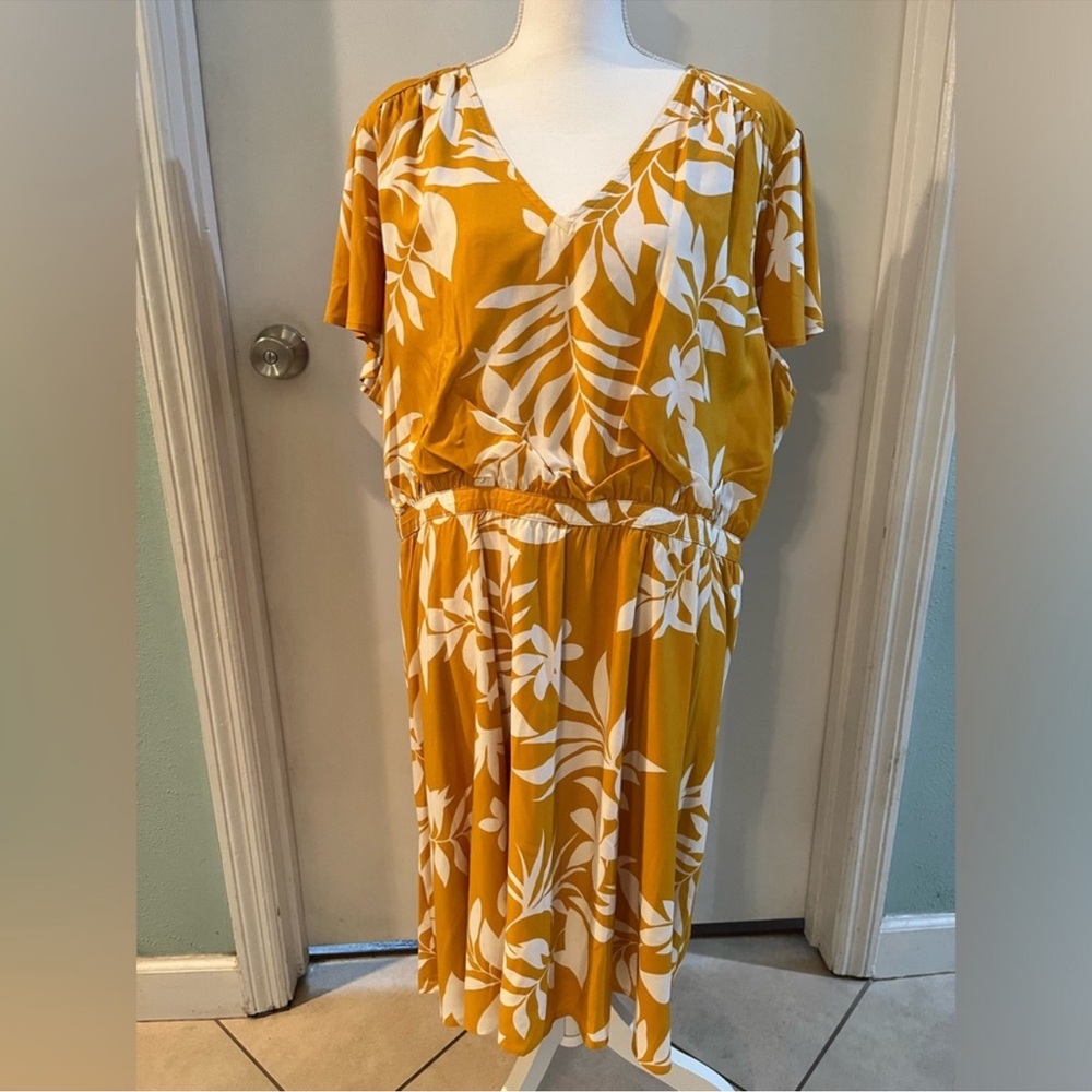 Old Navy v neck Dress golden yellow and white floral print size XXL